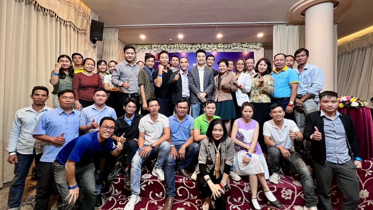 Trần Dương tương tác tháo gỡ tâm lý cho học viên