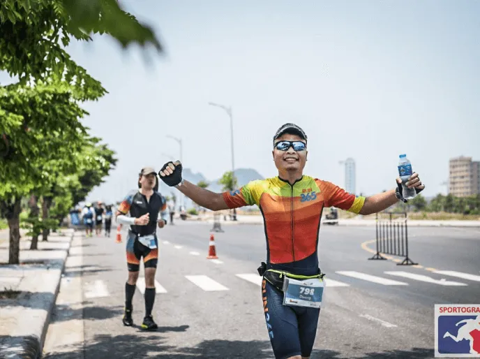 Trần Dương trên đường chạy marathon 42 km